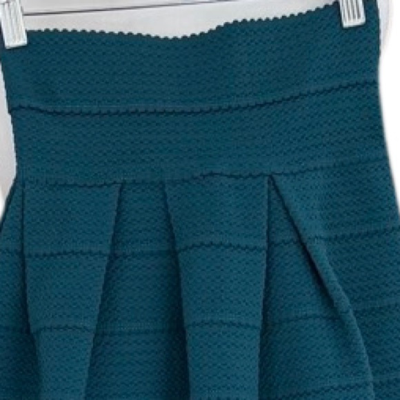 H&M Teal textured, pleated skater skirt size XS. - Picture 2 of 4